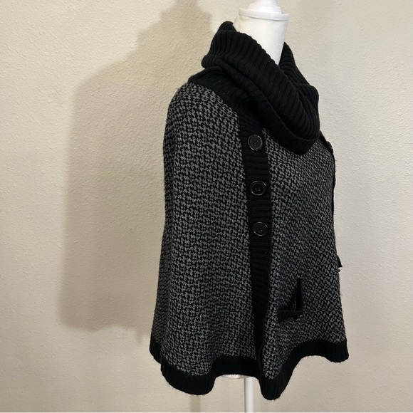 Candie’s Sweater Poncho Size XS - Picture 3 of 6